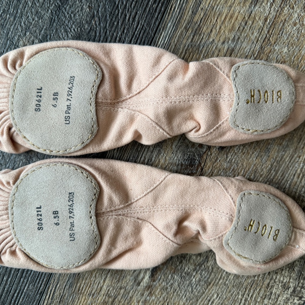 Adult Pro Elastic Canvas Split-Sole Ballet Shoes
BLOCH (S0621L) size 6.5